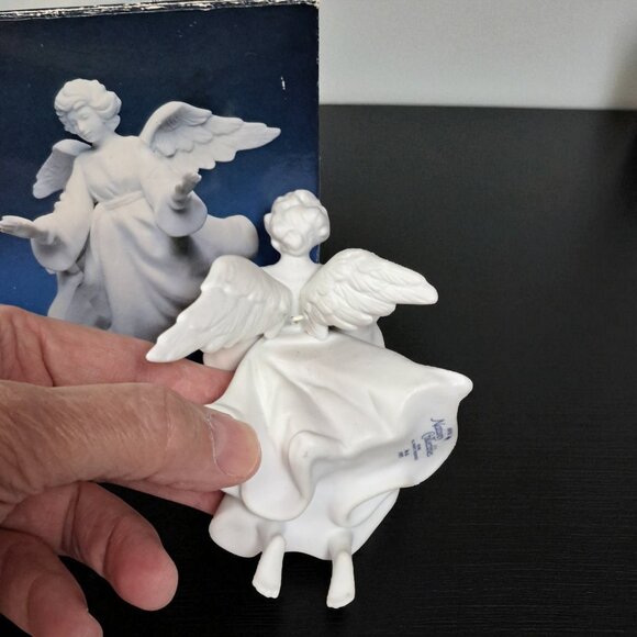 FLAWED 1985 Avon Nativity Collectibles The Angel Flying Hanging White Porcelain - Picture 4 of 9